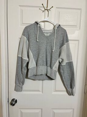 Abercrombie & Fitch Two-Tone Light Gray Cropped Hoodie